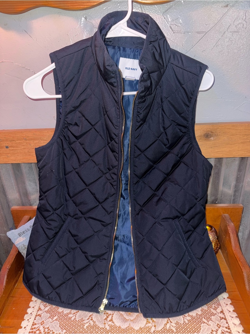 Old Navy Women’s XS Navy Blue Quilted Puffer Vest Gold Zip Pockets